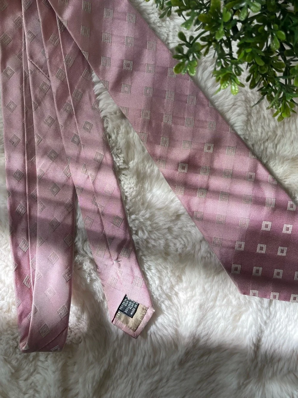 Armani Collezioni Pink Geometric Silk Tie – Made in Italy